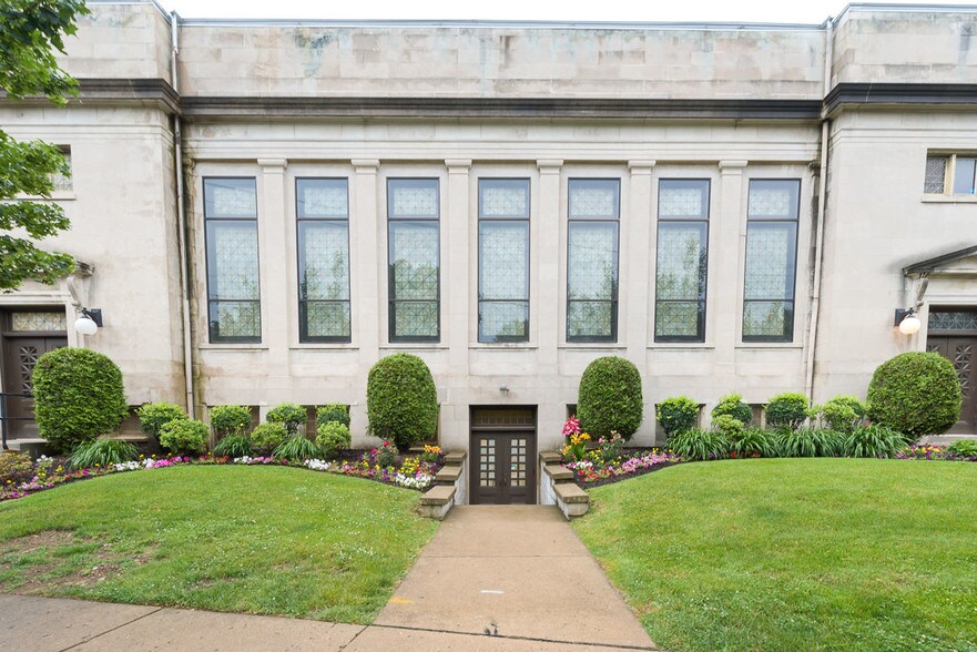 More Photos Of 871 N Park St, Columbus Office For Sale