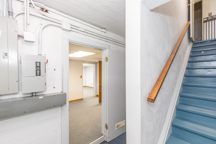 More Photos Of 131 Copenhaver St, Marion Shelter For Sale