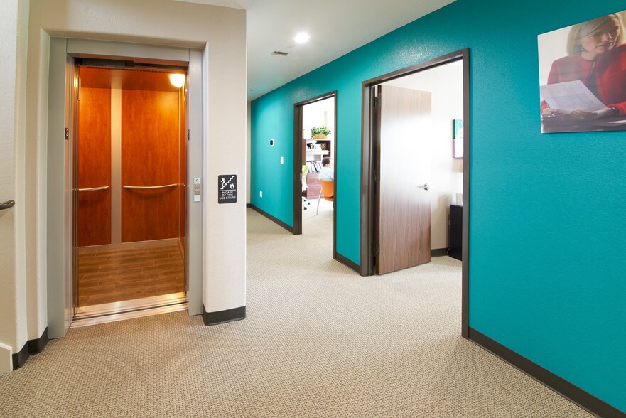 More Photos Of Greatwood Parkway, Sugar Land Office For Sale