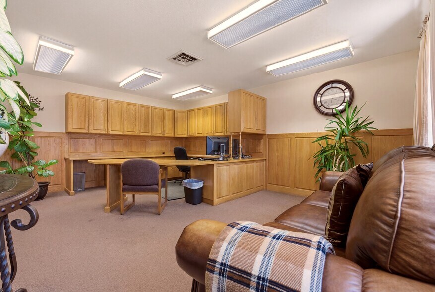 More Photos Of 520 W Broadway St, Blair Warehouse For Sale