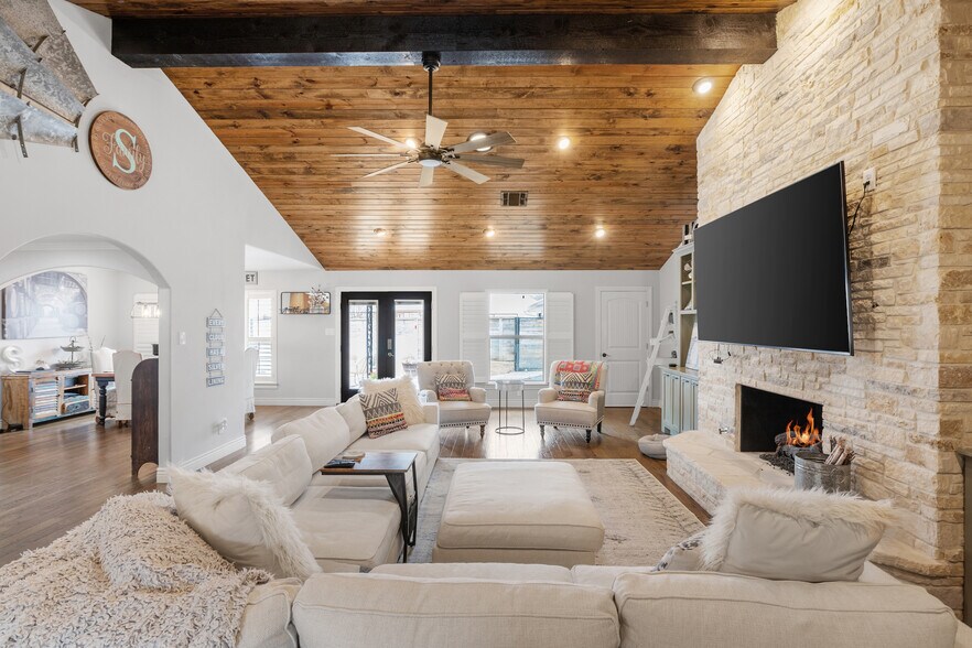 More Photos Of 608 W Morse St, Fredericksburg Specialty For Sale