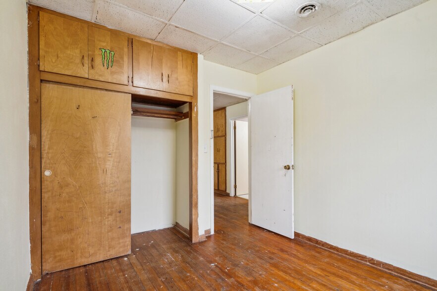 More Photos Of 121 N Main St, Mount Pleasant Restaurant For Sale