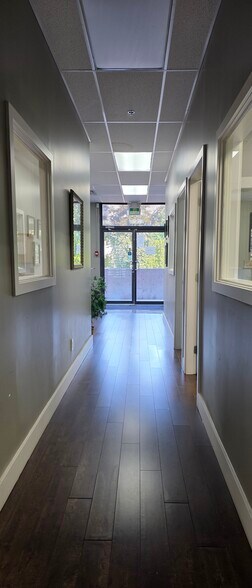 More Photos Of 7110 120th St, Surrey Storefront Retail Office For Lease