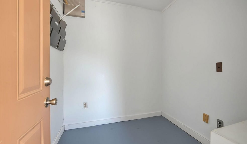 More Photos Of 3905 32nd St, Port Huron Showroom For Sale