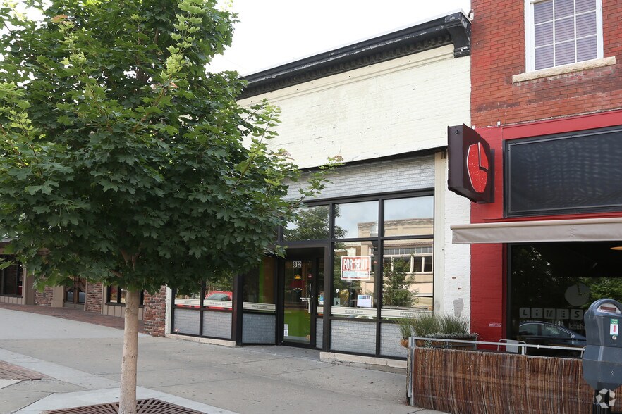 More Photos Of 812 Massachusetts St, Lawrence Storefront For Lease