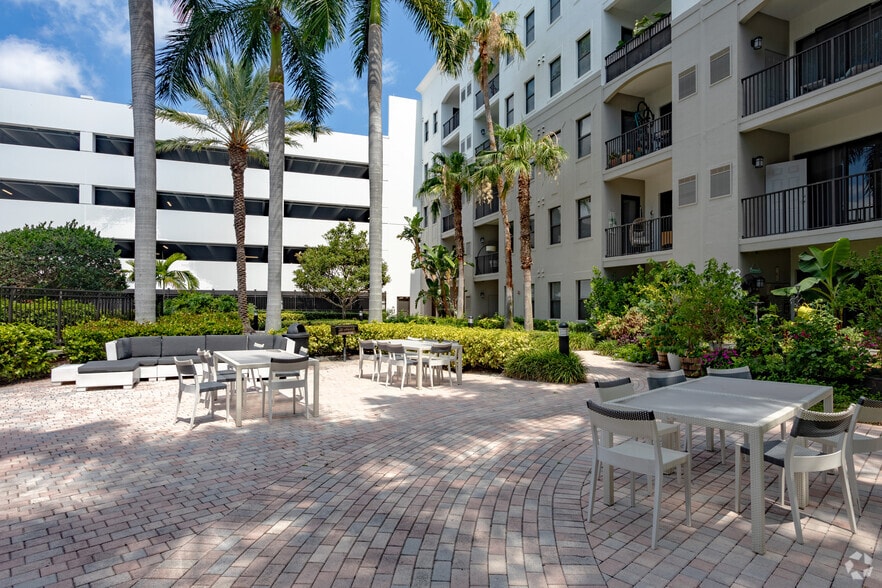 More Photos Of 1351 S Federal Hwy, Boynton Beach Apartments For Lease