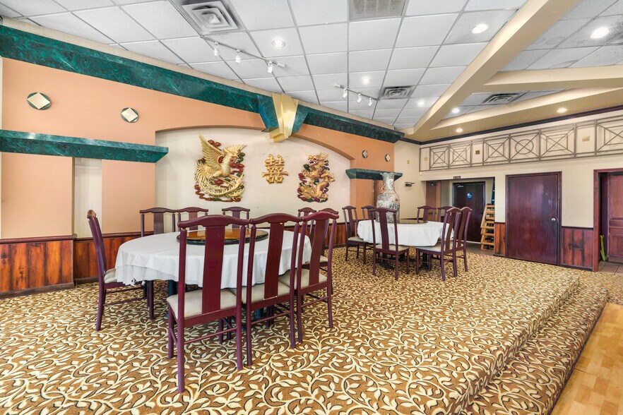 More Photos Of 2529 S 6 Hwy, Houston Restaurant For Sale