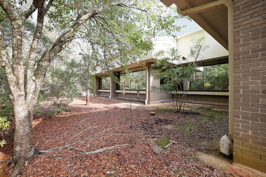 More Photos Of 68031 Capital Trace Row, Mandeville Office For Lease