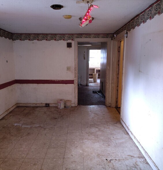 More Photos Of 102 Market St, Timmonsville Medical For Sale