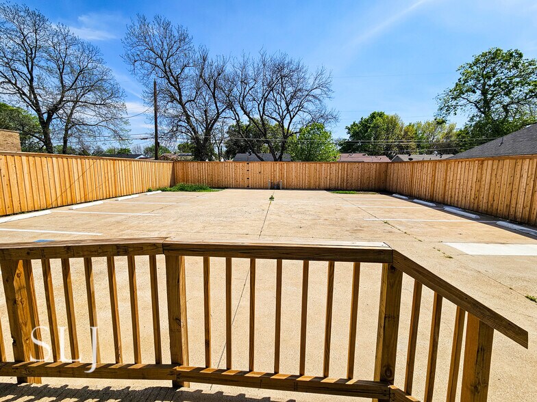 More Photos Of 2928 Inwood Rd, Dallas Medical For Lease