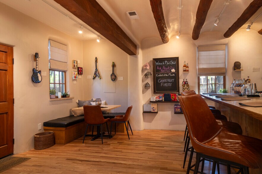 More Photos Of 312 Read St, Santa Fe Freestanding For Sale