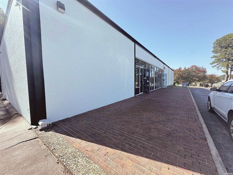 More Photos Of 8023 Interstate 30, Little Rock Light Manufacturing For Lease