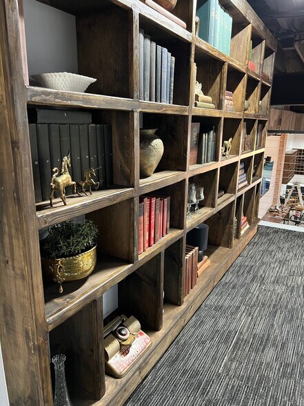 More Photos Of 132 W International Speedway Blvd, Daytona Beach Office For Lease