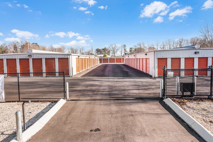 More Photos Of 1930 US Highway 45 Byp S, Trenton Self Storage For Sale