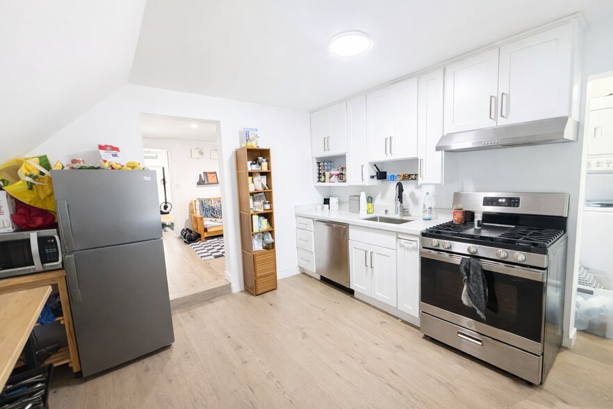 More Photos Of 2045 Emerson St, Berkeley Apartments For Sale