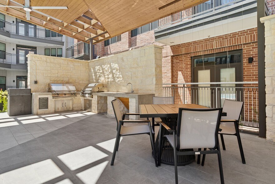 More Photos Of 760 Airport Blvd, Austin Apartments For Lease