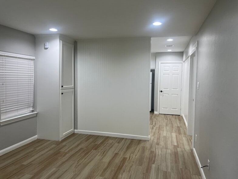 More Photos Of 715 Kane St, Tomball Office Residential For Lease