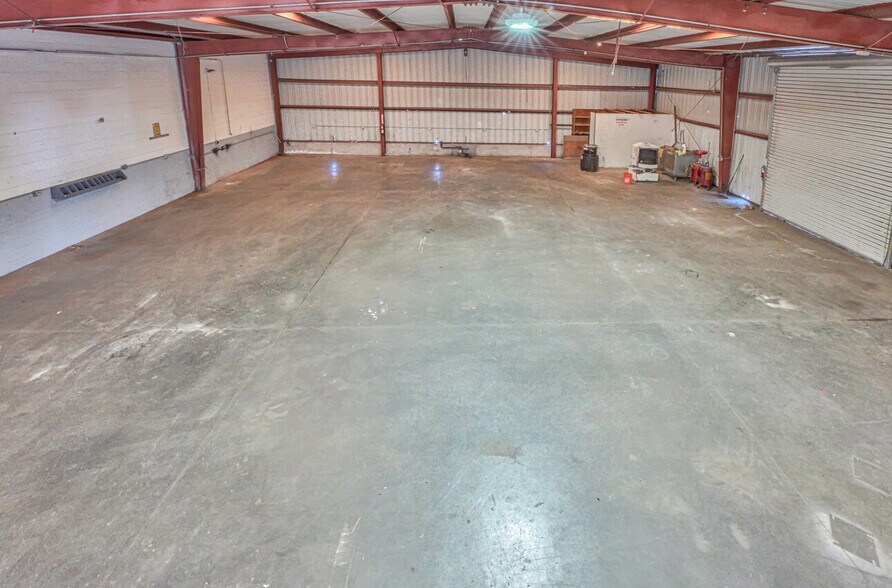 More Photos Of 50 Chamberlain St, Salinas Warehouse For Sale