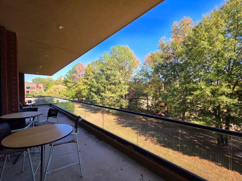 More Photos Of 303 Corporate Center Dr, Stockbridge Office For Lease