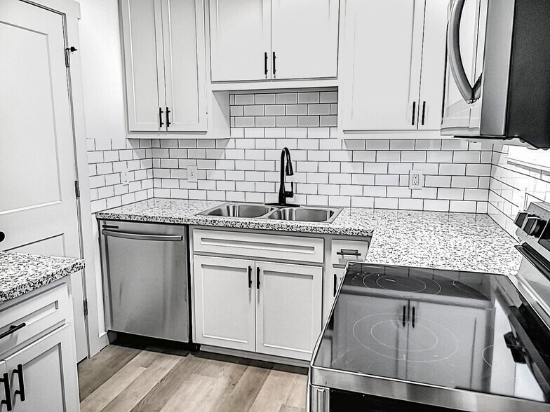 More Photos Of 2020 Cottonwood St, Beaumont Apartments For Sale