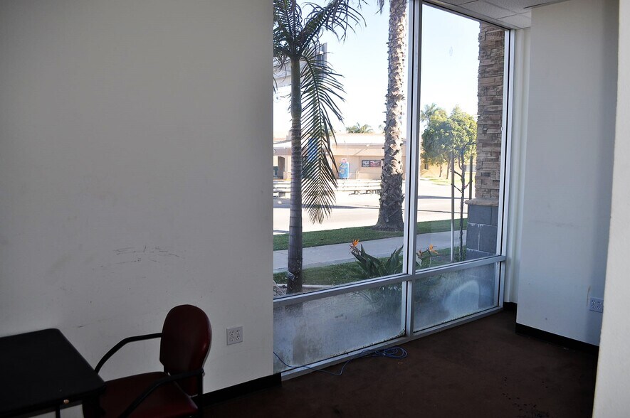 More Photos Of 1117 S Oxnard Blvd, Oxnard Bank For Lease