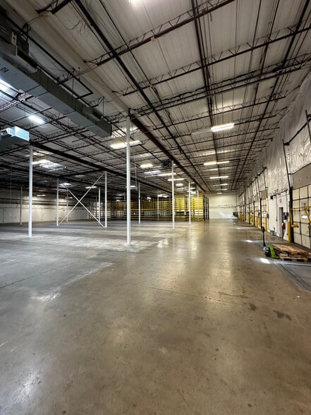 More Photos Of 2214 Braker Ln, Austin Distribution For Lease