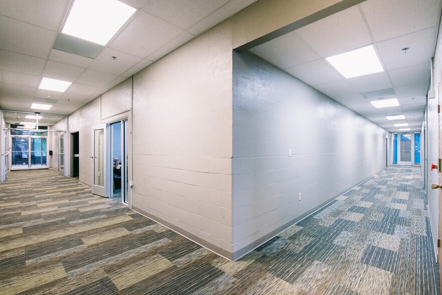 More Photos Of 401 Bolivar St, Denton Office For Sale