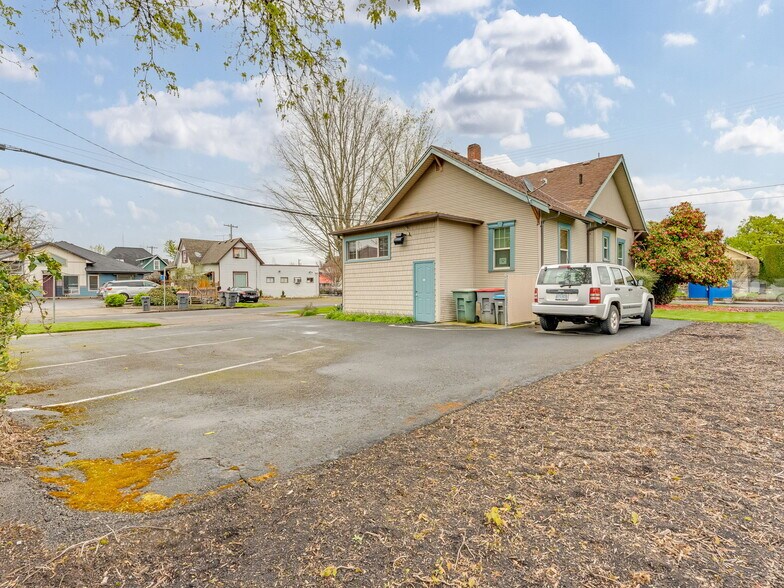 More Photos Of 737 NW Adams St, Mcminnville Office For Sale