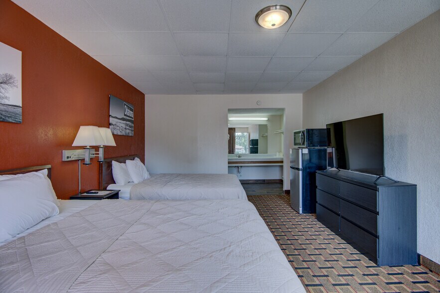 More Photos Of 100 W Wilson St, Valliant Hotel For Sale