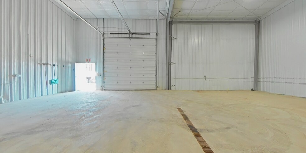 More Photos Of 5806 Baldwin Ln, Williston Warehouse For Lease