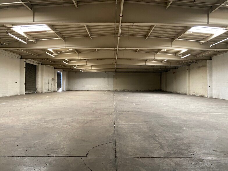 More Photos Of 1100 E 5th St, Los Angeles Warehouse For Lease