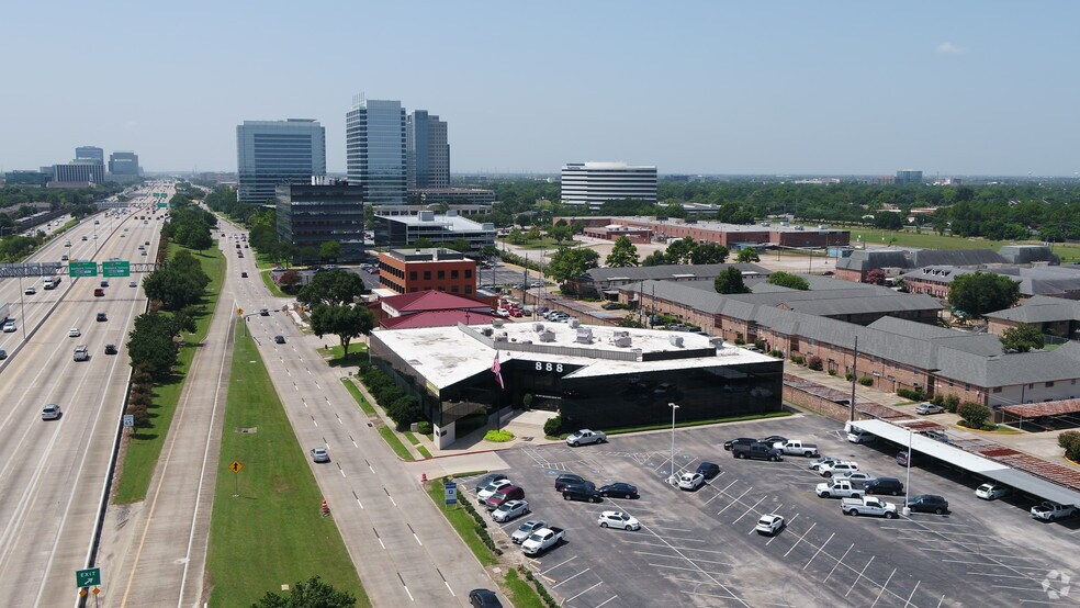 More Photos Of 888 W Sam Houston Pky S, Houston Office For Lease