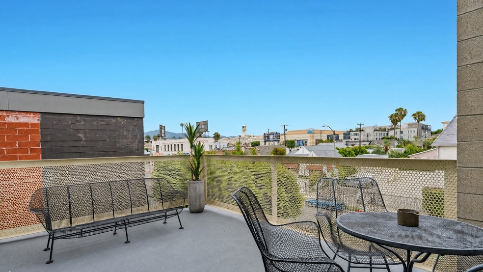 More Photos Of 631 N Larchmont Blvd, Los Angeles Office Residential For Sale