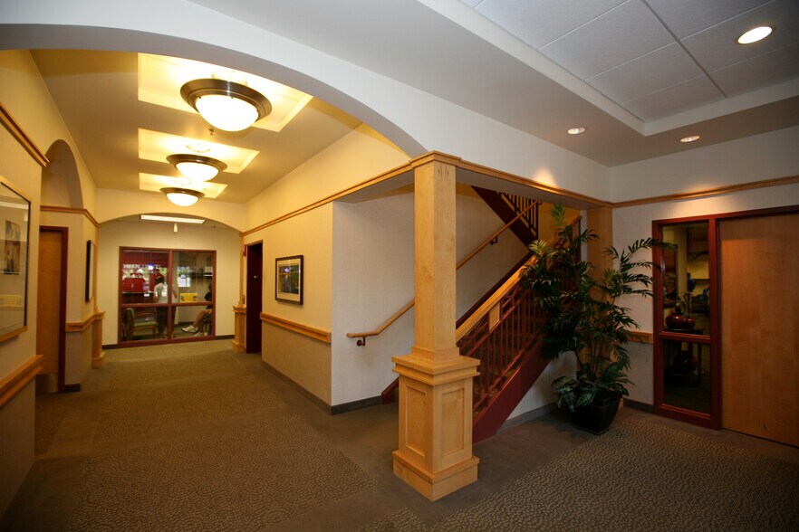 More Photos Of 3555 Willow Lake Blvd, Vadnais Heights Office For Lease