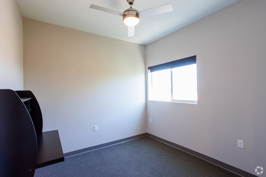 More Photos Of 950 4th St NW, Albuquerque Apartments For Sale