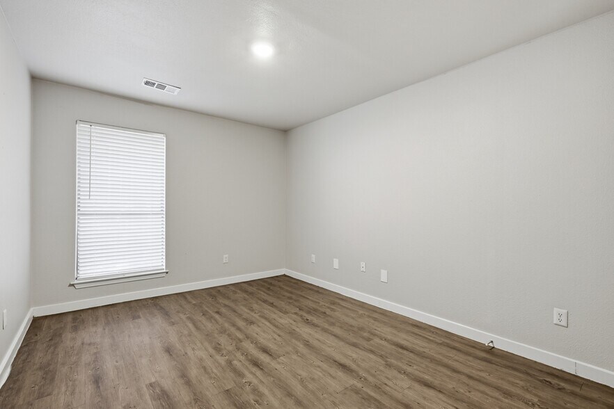 More Photos Of 1007 E Rundberg Ln, Austin Apartments For Sale