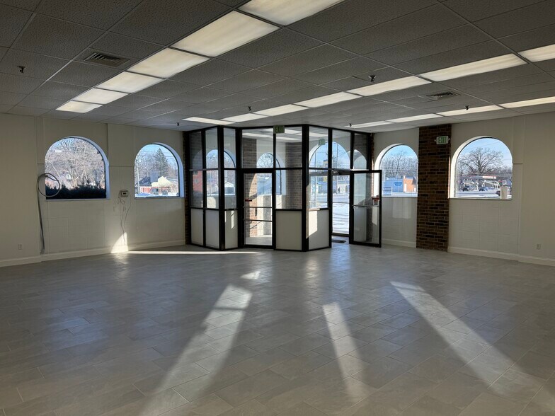 More Photos Of 1657 Cassopolis St, Elkhart Freestanding For Lease