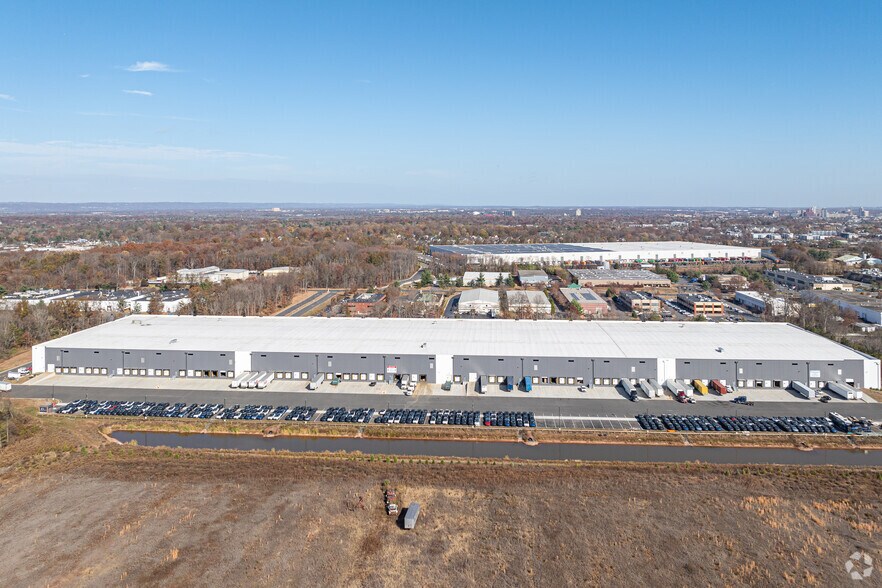 More Photos Of 47 Veronica Ave, Somerset Distribution For Lease