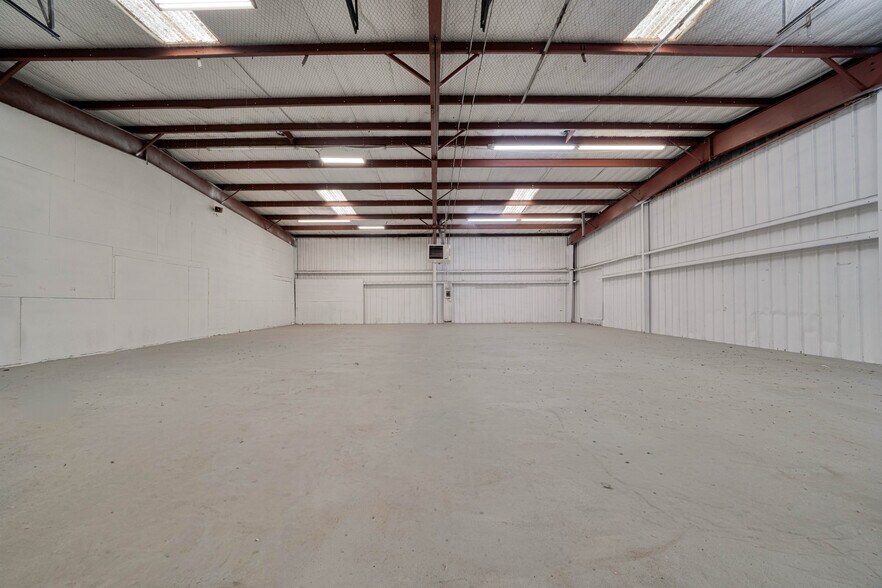 More Photos Of 517 Delia Dr, Longview Warehouse For Lease