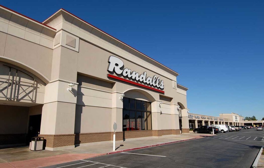 More Photos Of 7031-7099 Highway 6 N, Houston Unknown For Lease