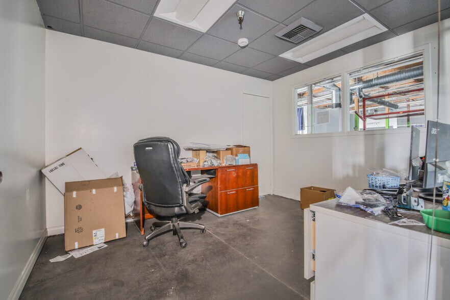 More Photos Of 9130 Glenoaks Blvd, Sun Valley Manufacturing For Lease