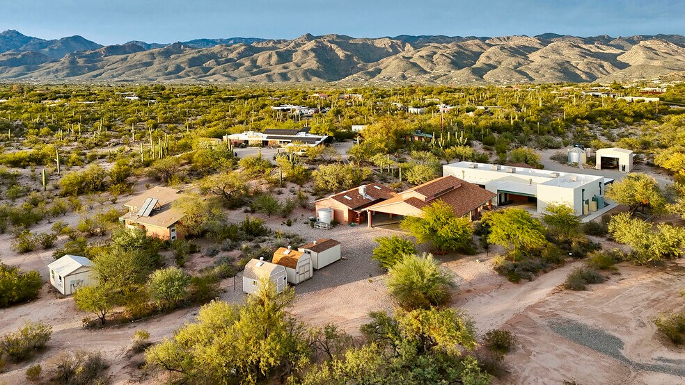 More Photos Of 2751 N Soldier Trl, Tucson Specialty For Sale