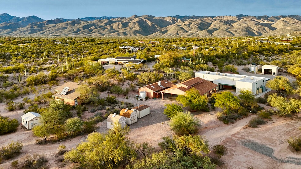 More Photos Of 2751 N Soldier Trl, Tucson Specialty For Sale