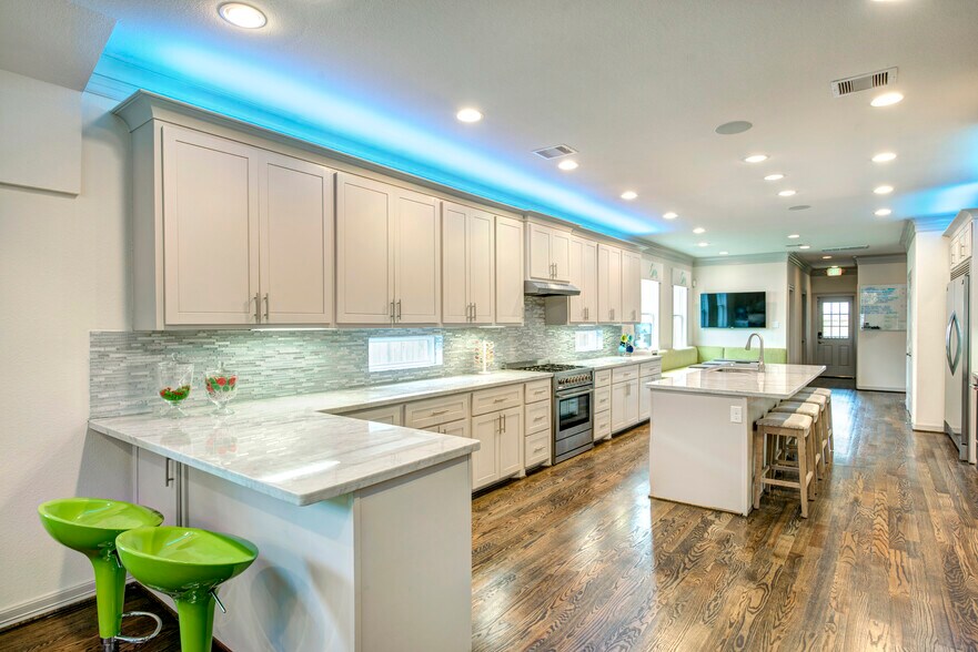 More Photos Of 638 Heights Blvd, Houston Office For Sale