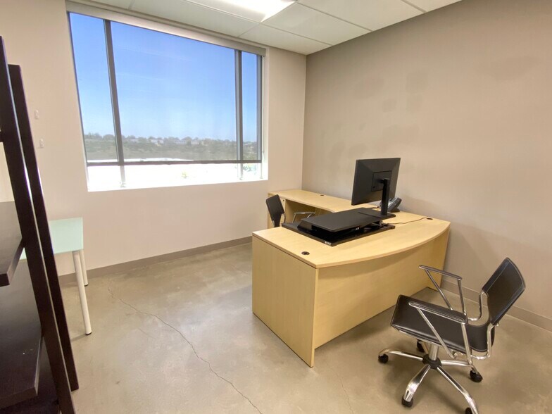 More Photos Of 2870 Whiptail Loop, Carlsbad Warehouse For Lease