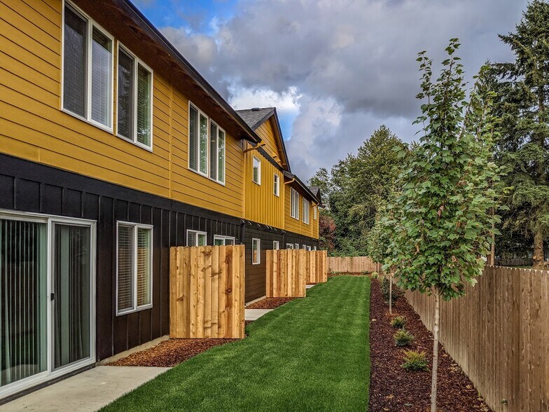 More Photos Of 219-221 SE Clark Ave, Battle Ground Apartments For Sale