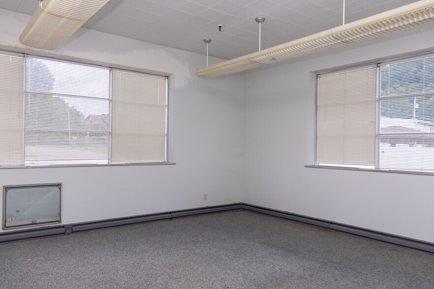 More Photos Of 801 Hazlett Ave, Wheeling Office For Sale