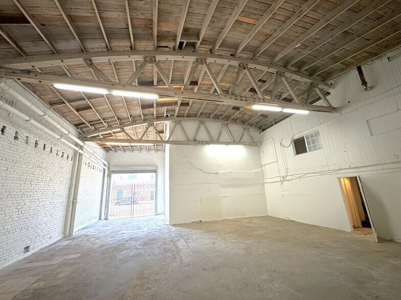More Photos Of 6080 S Hoover St, Los Angeles Unknown For Lease