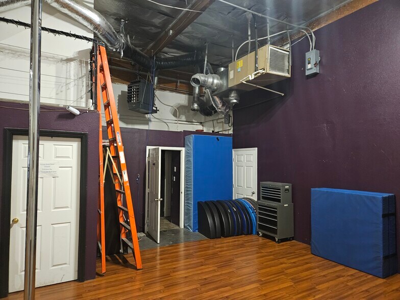 More Photos Of 8501-8511 Canoga Ave, Canoga Park Warehouse For Lease
