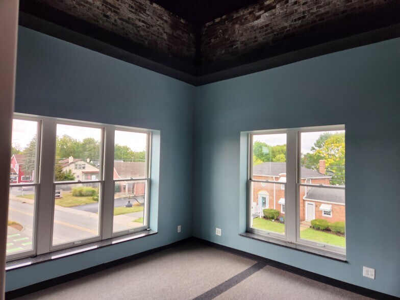 More Photos Of 300 W Broadway St, Greenwood Loft Creative Space For Sale